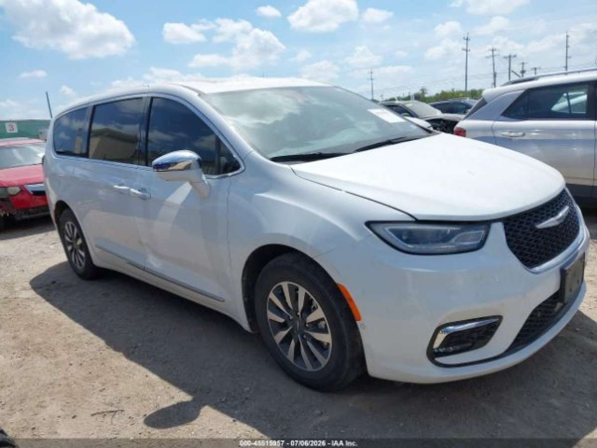 Chrysler Pacifica 2022 z USA — zdjęcie 1 z 15