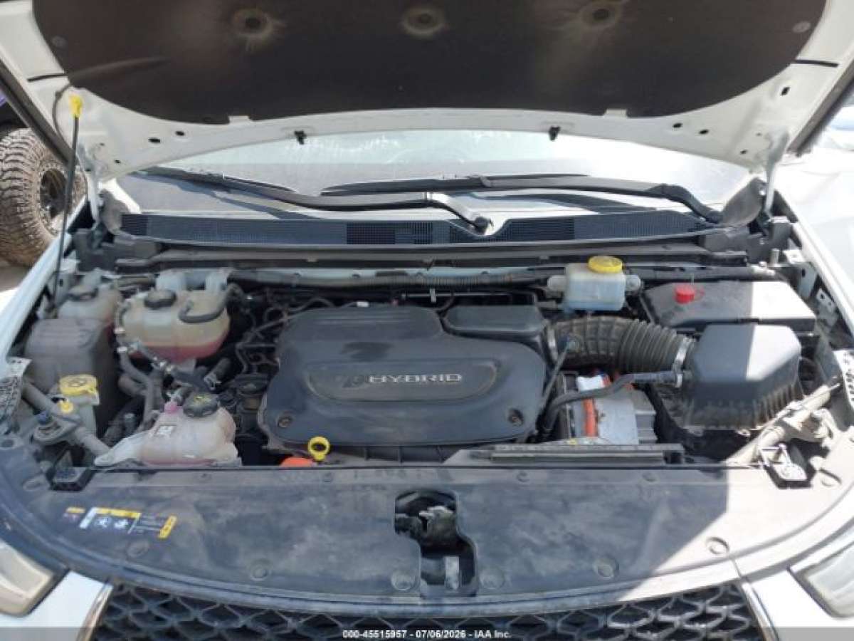 Chrysler Pacifica 2022 z USA — zdjęcie 14 z 15