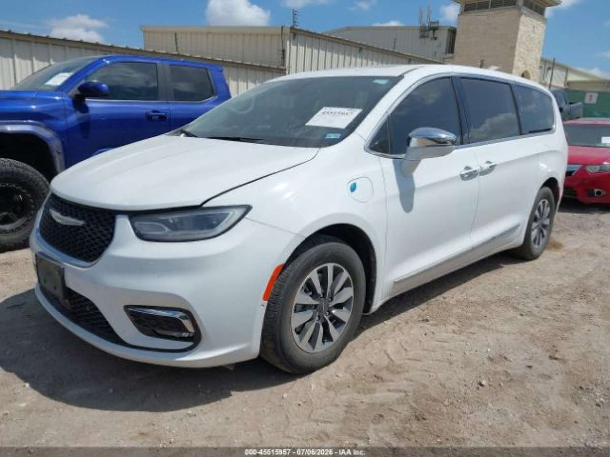 Chrysler Pacifica 2022 z USA — zdjęcie 2 z 15