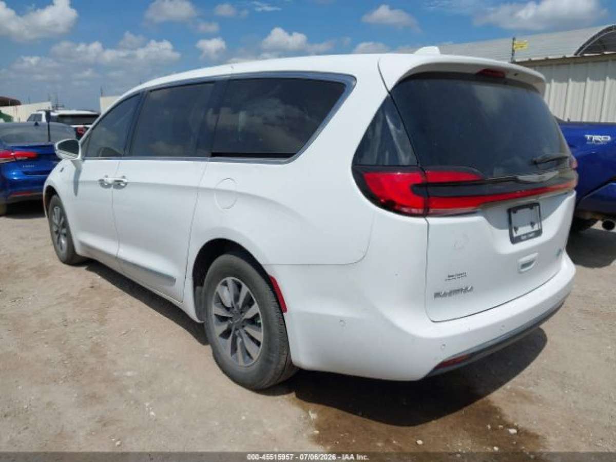 Chrysler Pacifica 2022 z USA — zdjęcie 3 z 15