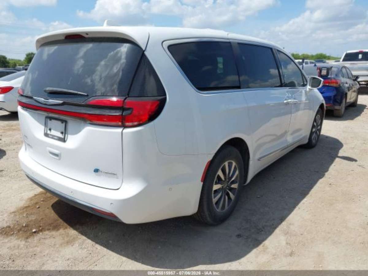 Chrysler Pacifica 2022 z USA — zdjęcie 4 z 15