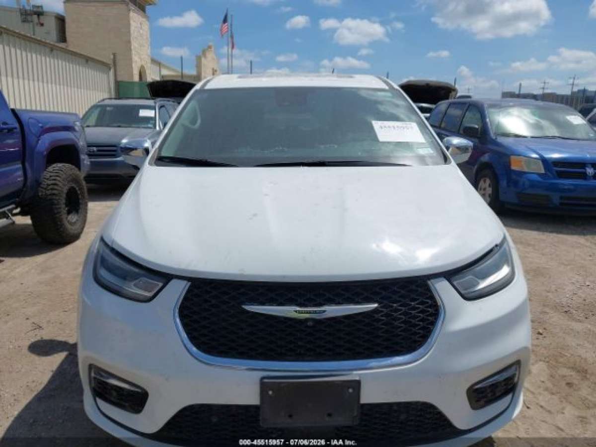 Chrysler Pacifica 2022 z USA — zdjęcie 7 z 15