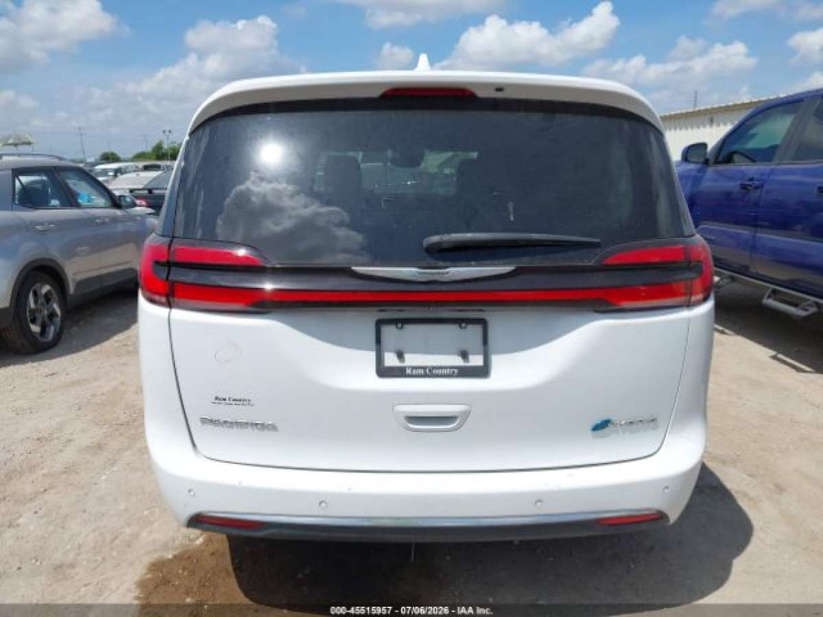Chrysler Pacifica 2022 z USA — zdjęcie 9 z 15