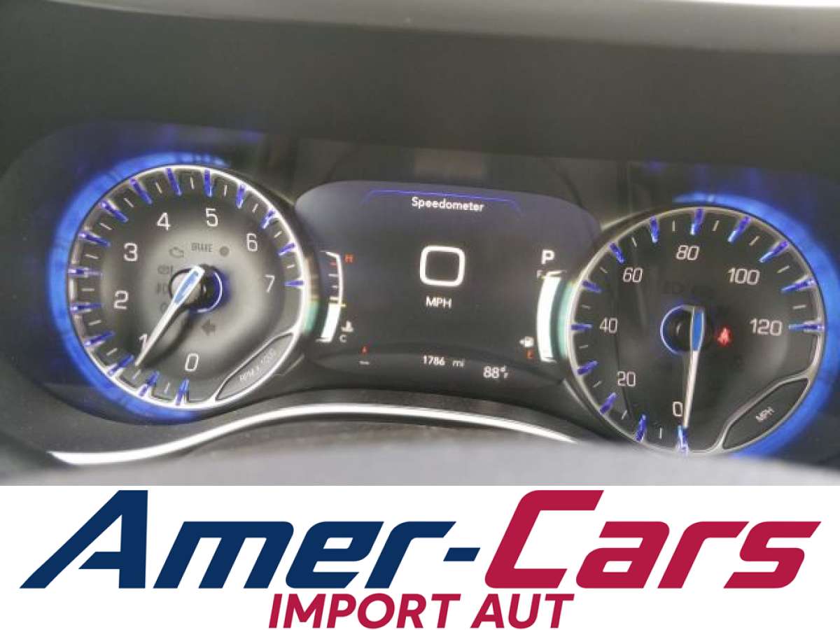 Chrysler Pacifica 2026 z USA — zdjęcie 11 z 16