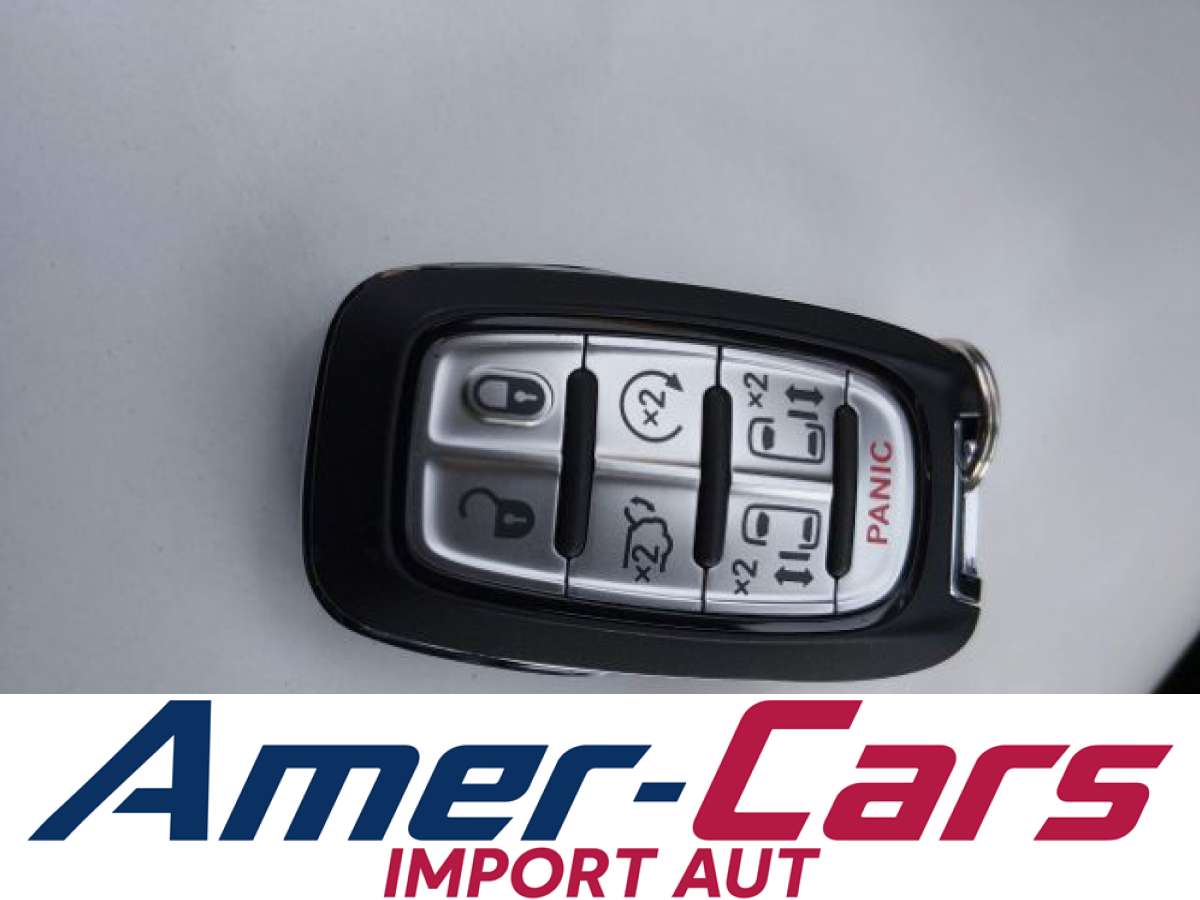 Chrysler Pacifica 2026 z USA — zdjęcie 14 z 16
