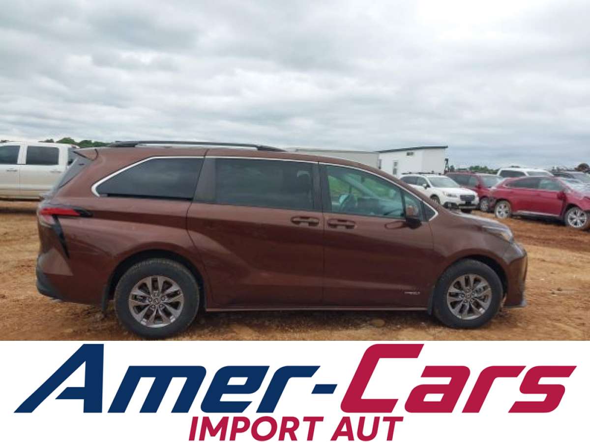 Toyota Sienna 2021 z USA — zdjęcie 13 z 16