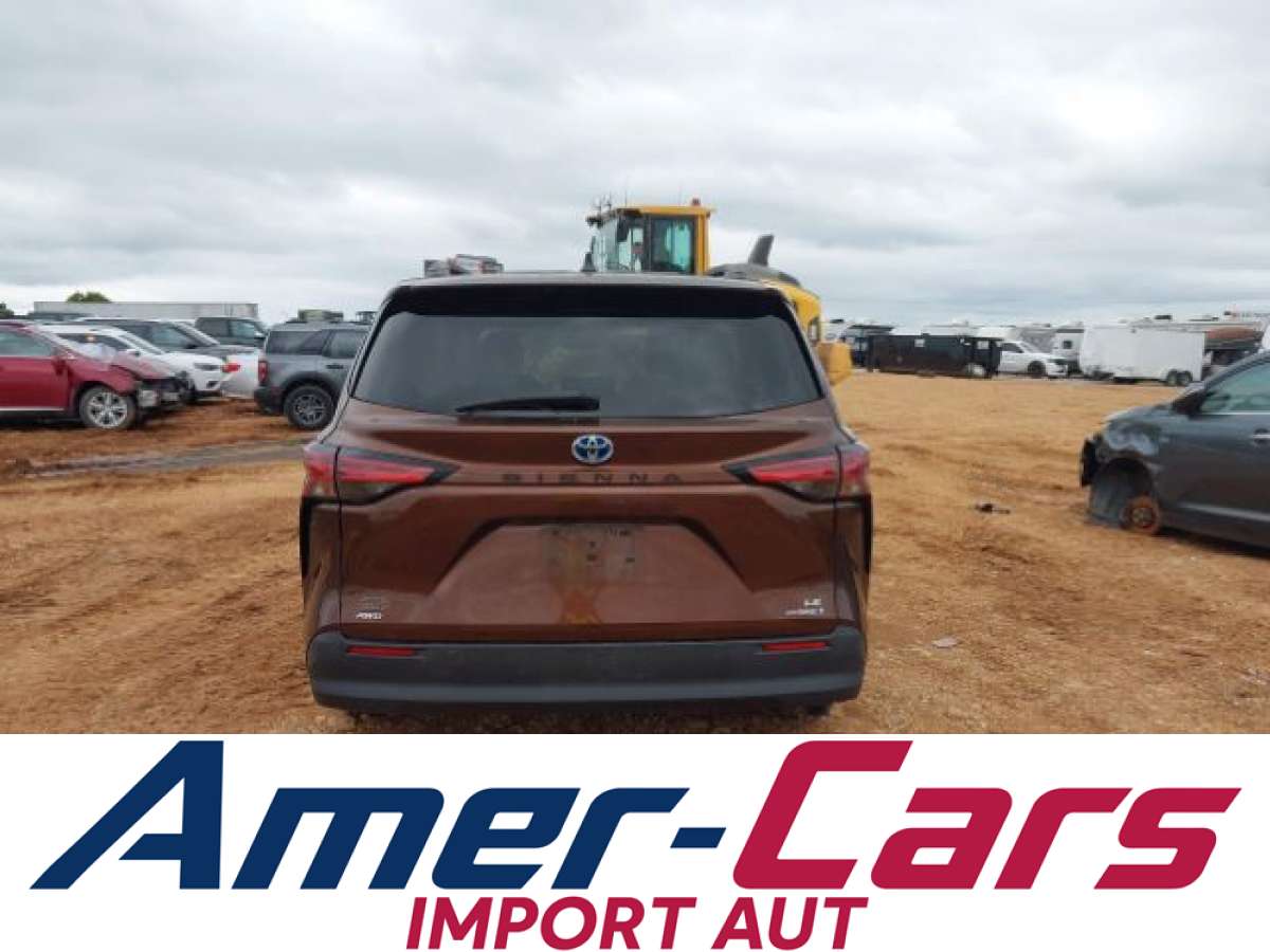 Toyota Sienna 2021 z USA — zdjęcie 16 z 16