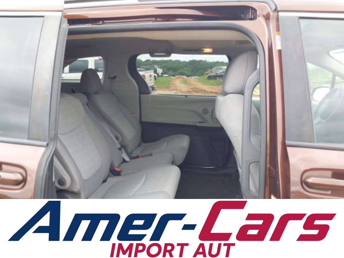 Toyota Sienna 2021 z USA — zdjęcie 8 z 16