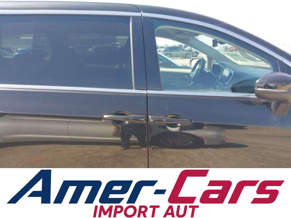 Chrysler Pacifica 2023 z USA — zdjęcie 13 z 16