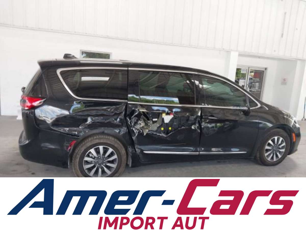 Chrysler Pacifica 2022 z USA — zdjęcie 13 z 16