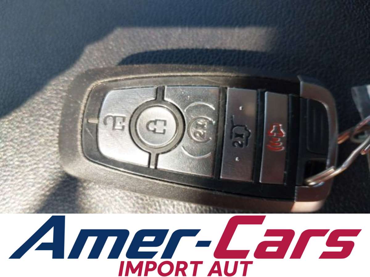 Ford Escape 2022 z USA — zdjęcie 11 z 16