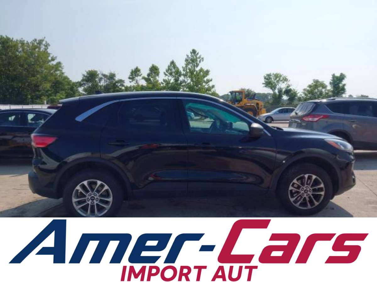 Ford Escape 2022 z USA — zdjęcie 13 z 16
