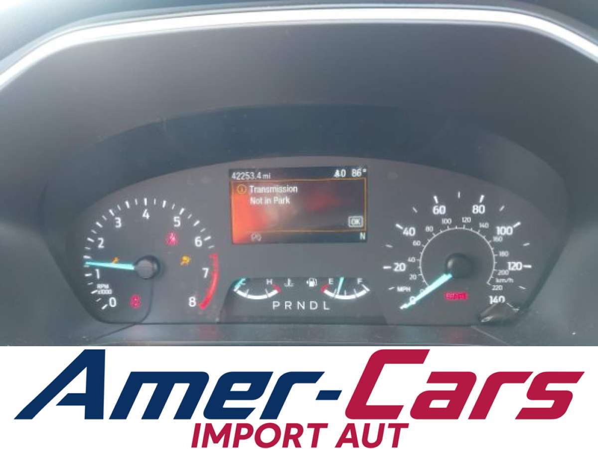 Ford Escape 2022 z USA — zdjęcie 7 z 16