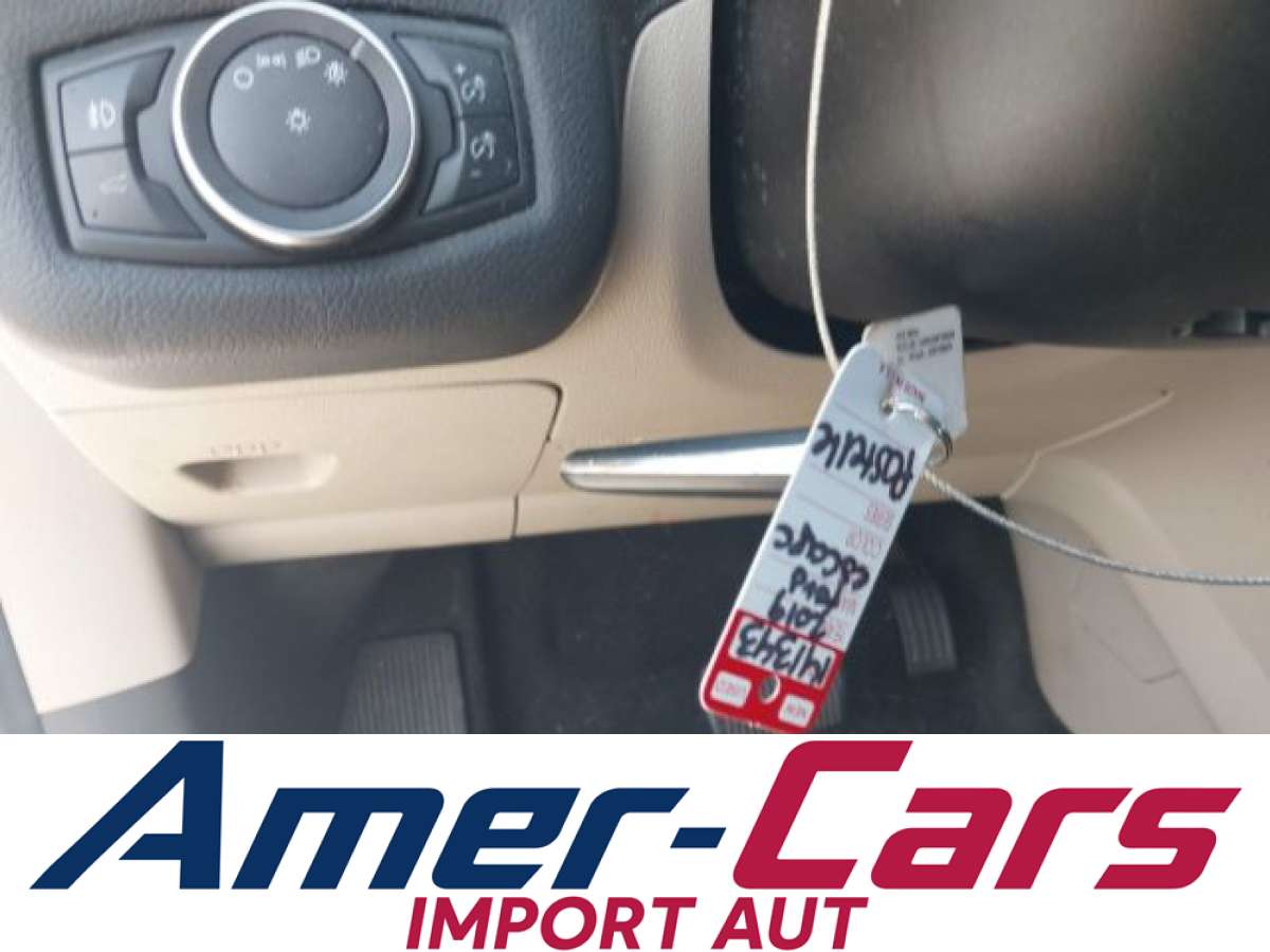 Ford Escape 2019 z USA — zdjęcie 11 z 16
