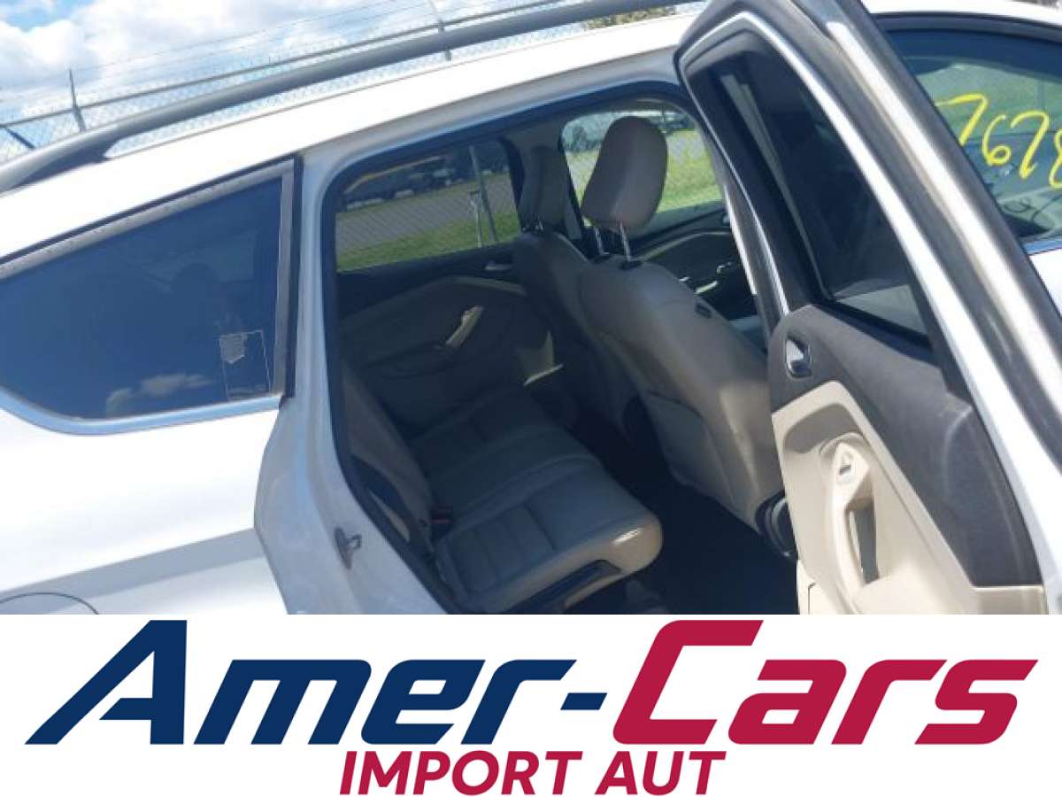 Ford Escape 2019 z USA — zdjęcie 8 z 16