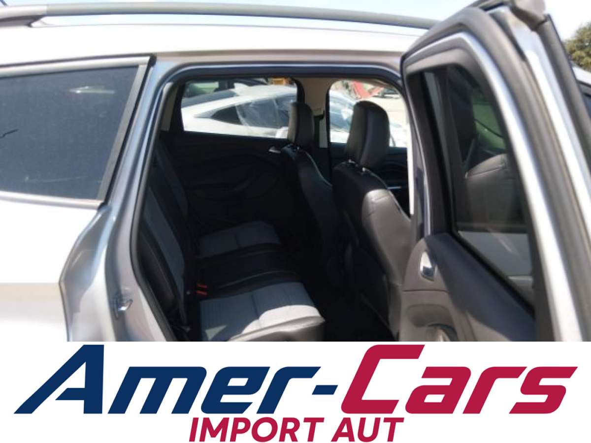 Ford Escape 2019 z USA — zdjęcie 8 z 16