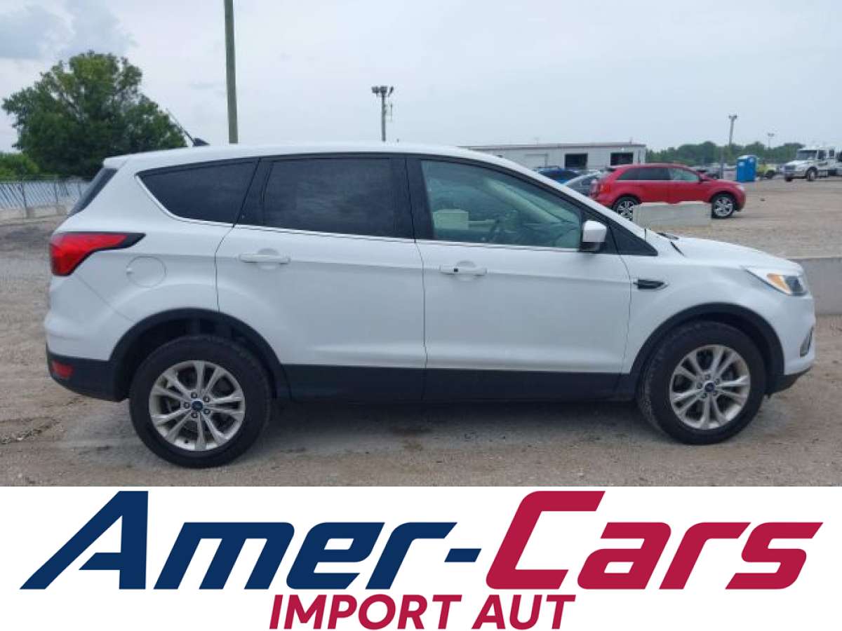 Ford Escape 2019 z USA — zdjęcie 13 z 16
