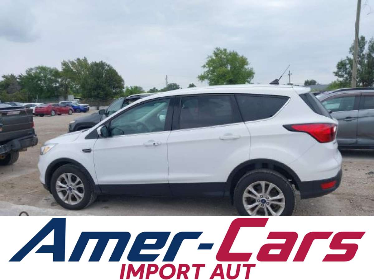 Ford Escape 2019 z USA — zdjęcie 14 z 16