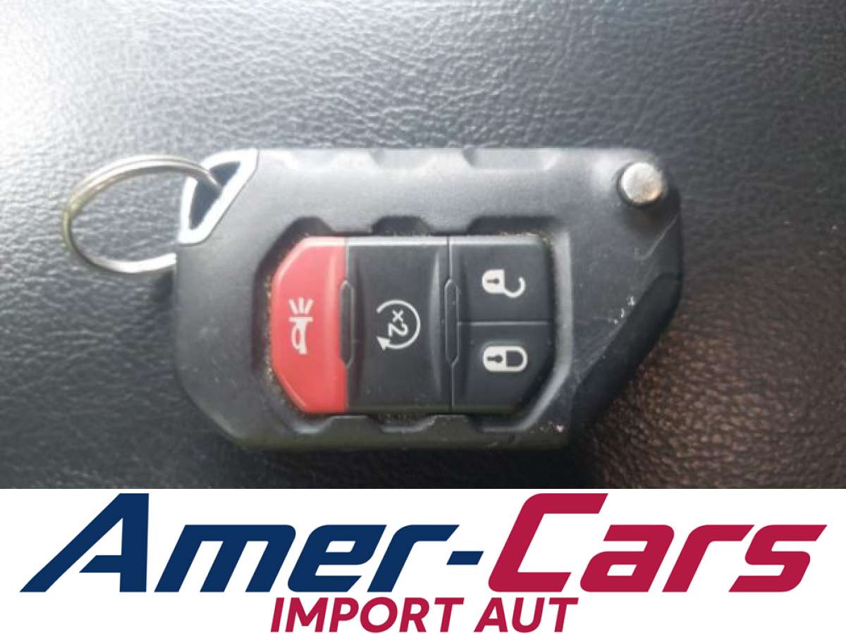 Jeep Wrangler 2020 z USA — zdjęcie 11 z 17