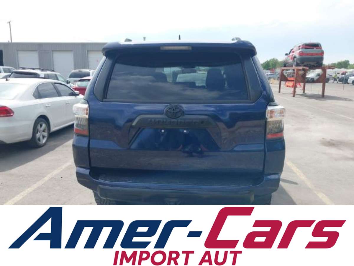 Toyota 4-Runner 2018 z USA — zdjęcie 8 z 15