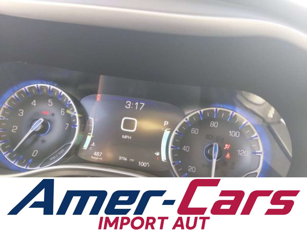 Chrysler Pacifica 2026 z USA — zdjęcie 11 z 15