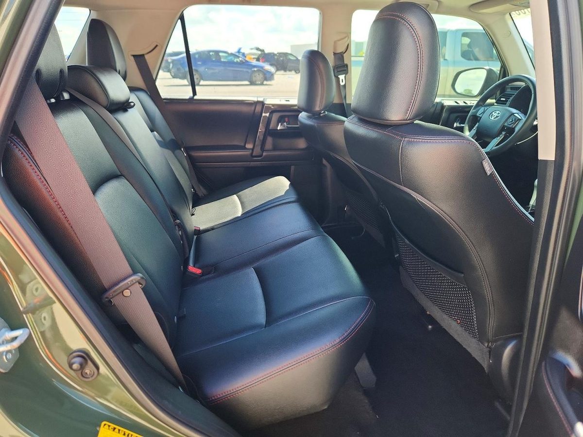 Toyota 4Runner 2020 z USA — zdjęcie 11 z 13