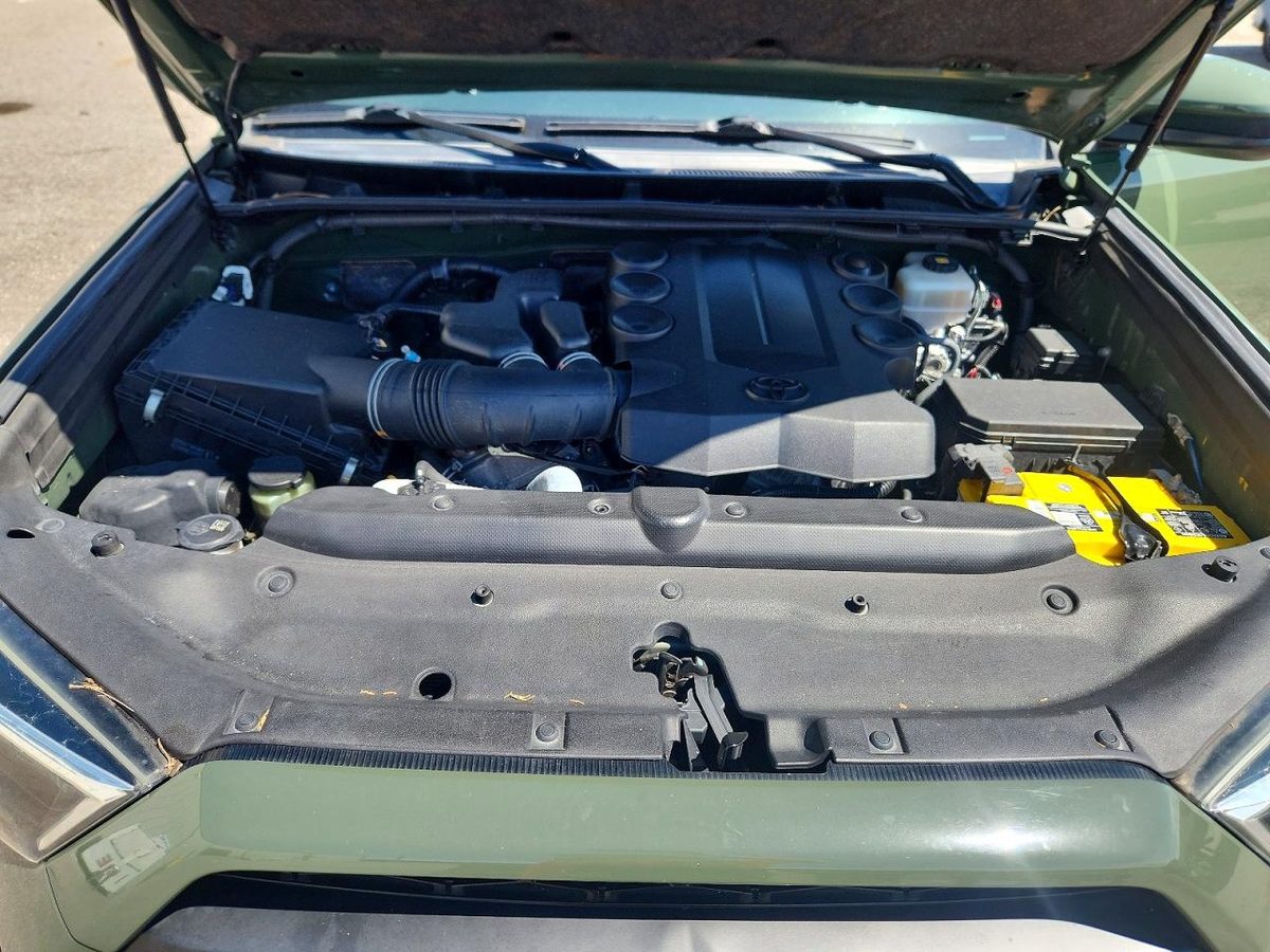 Toyota 4Runner 2020 z USA — zdjęcie 12 z 13