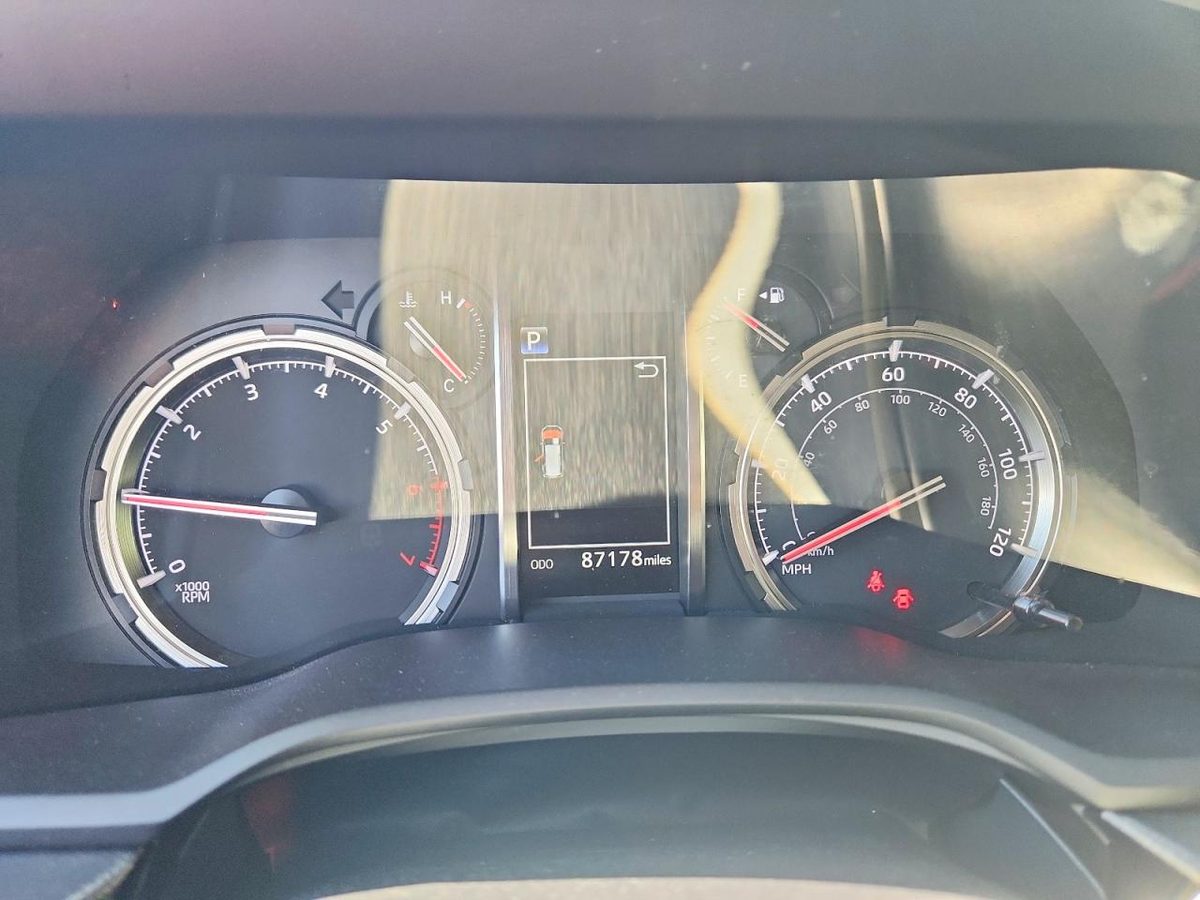 Toyota 4Runner 2020 z USA — zdjęcie 9 z 13