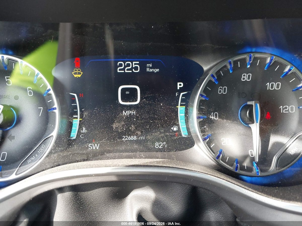 Chrysler Pacifica 2026 z USA — zdjęcie 14 z 15