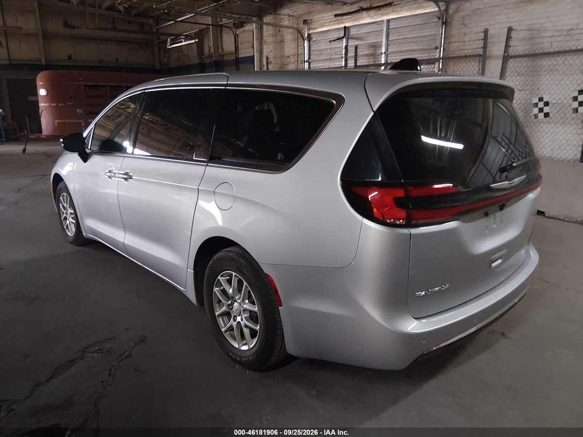 Chrysler Pacifica 2026 z USA — zdjęcie 3 z 15