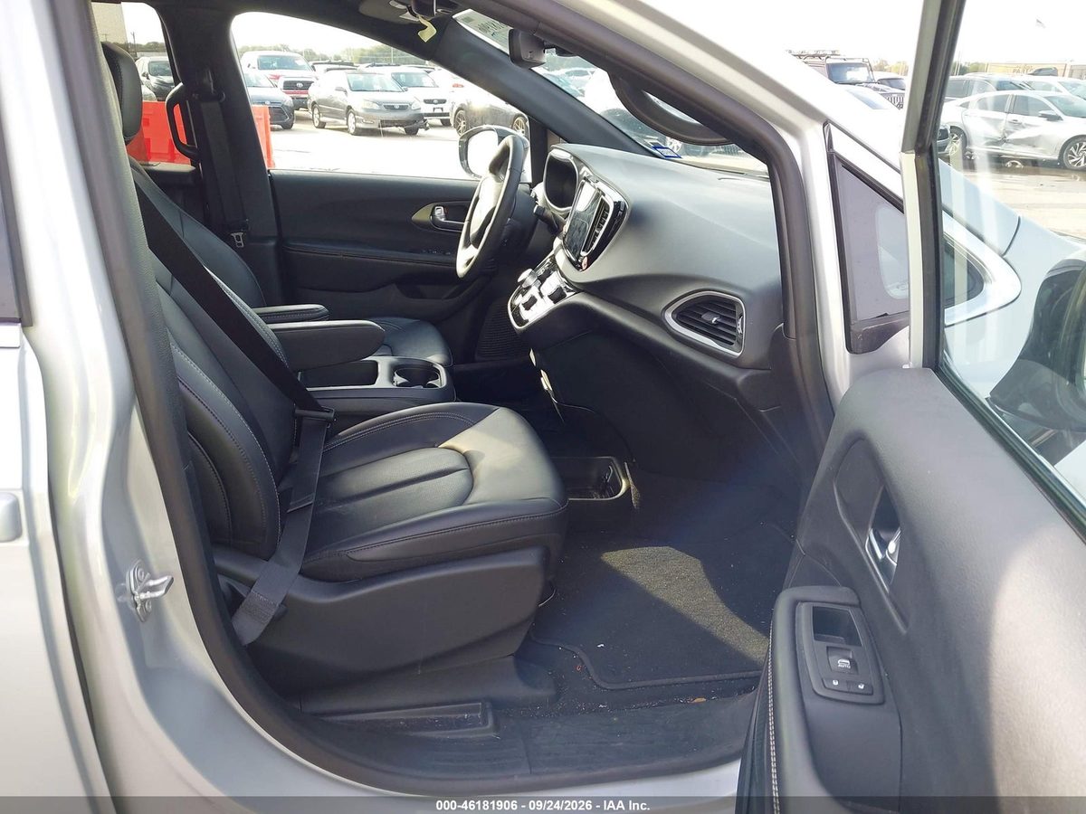 Chrysler Pacifica 2026 z USA — zdjęcie 5 z 15