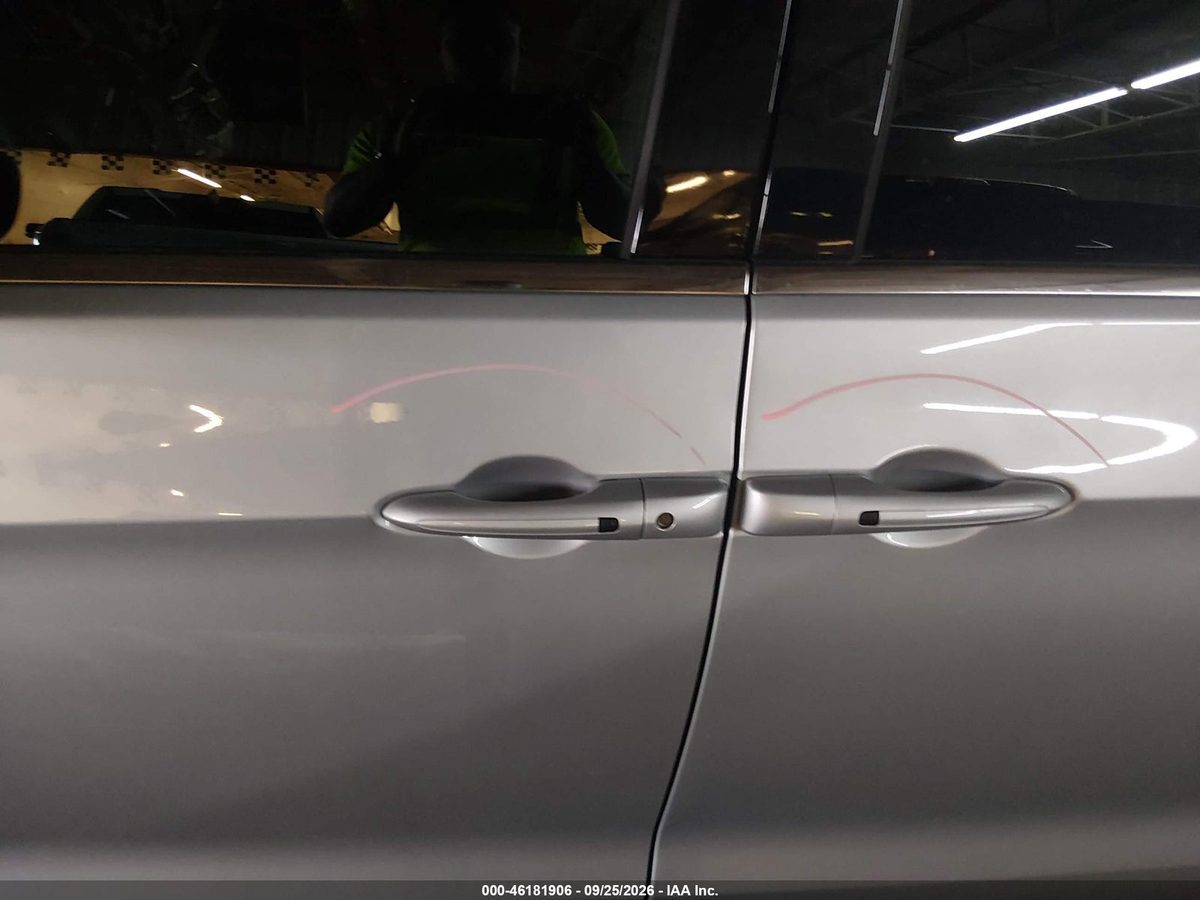 Chrysler Pacifica 2026 z USA — zdjęcie 6 z 15