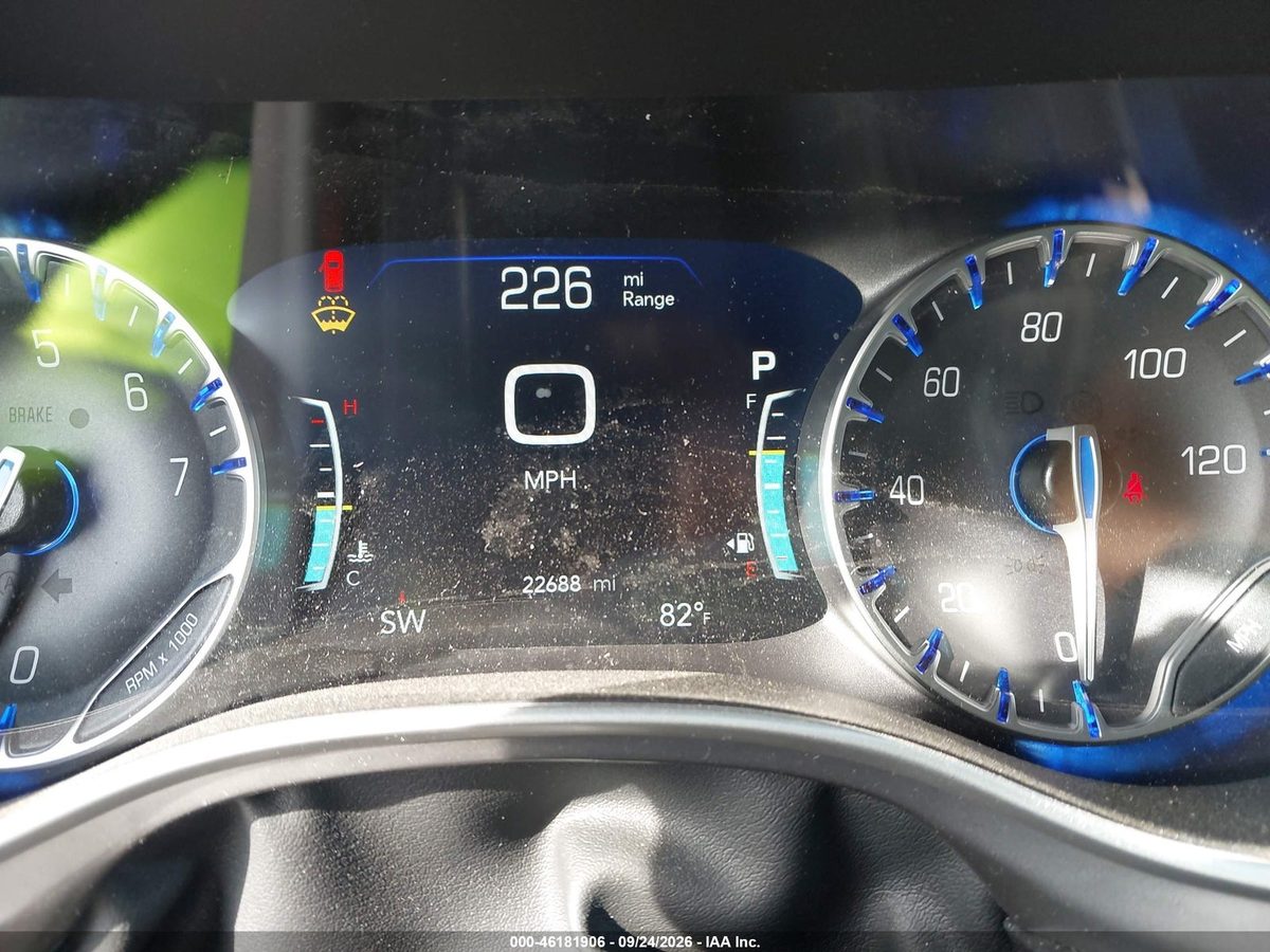 Chrysler Pacifica 2026 z USA — zdjęcie 7 z 15