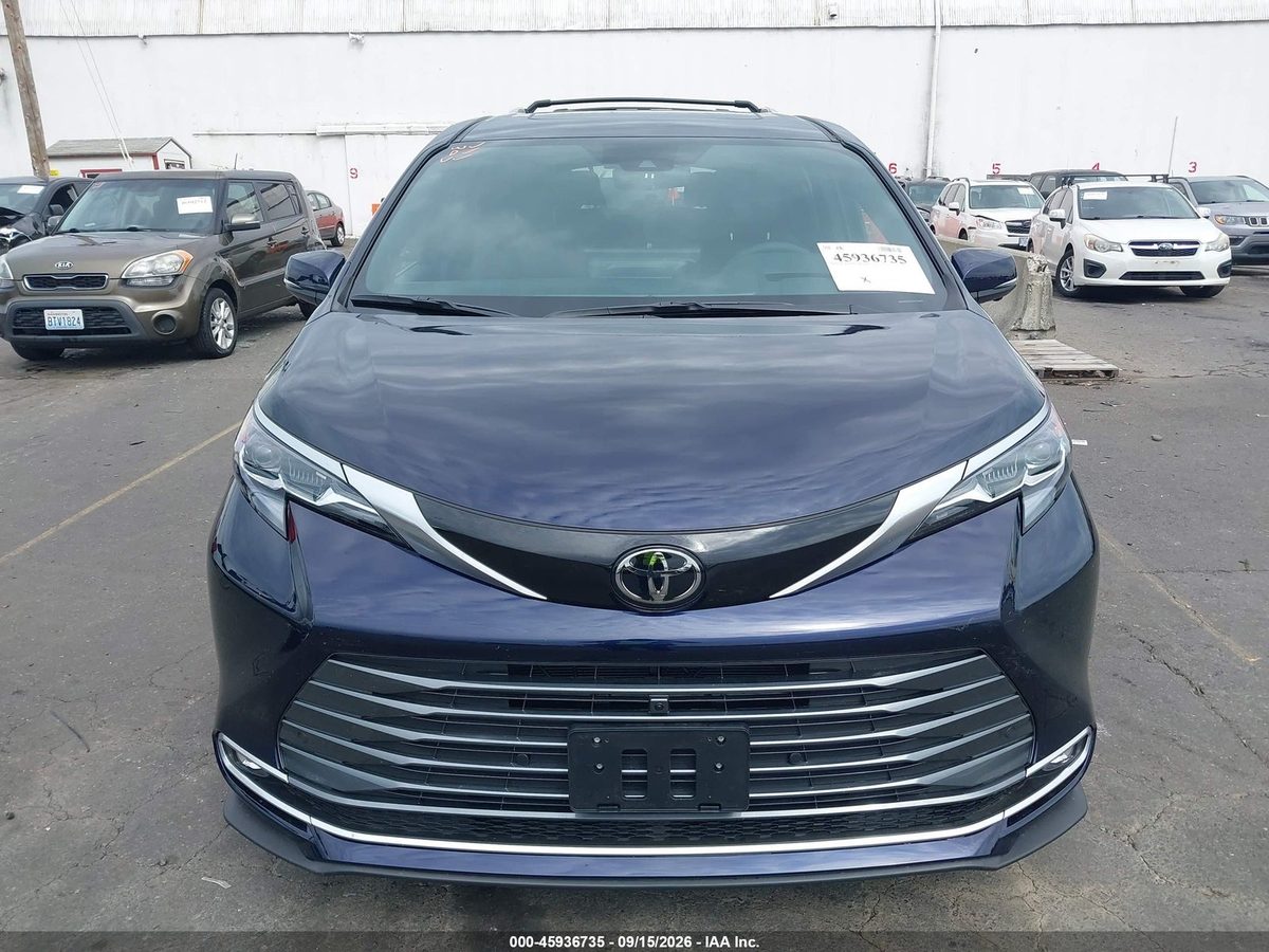 Toyota Sienna 2026 z USA — zdjęcie 12 z 17