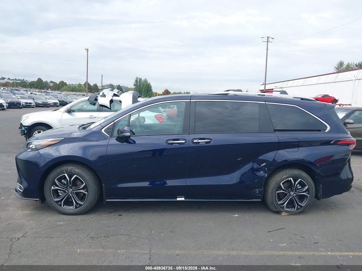 Toyota Sienna 2026 z USA — zdjęcie 14 z 17