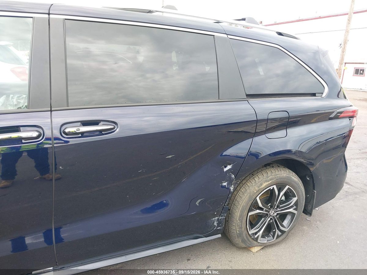 Toyota Sienna 2026 z USA — zdjęcie 17 z 17