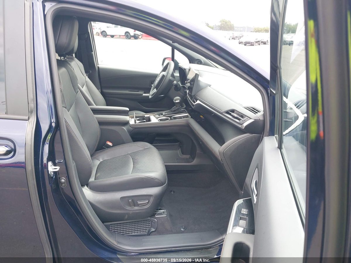 Toyota Sienna 2026 z USA — zdjęcie 5 z 17