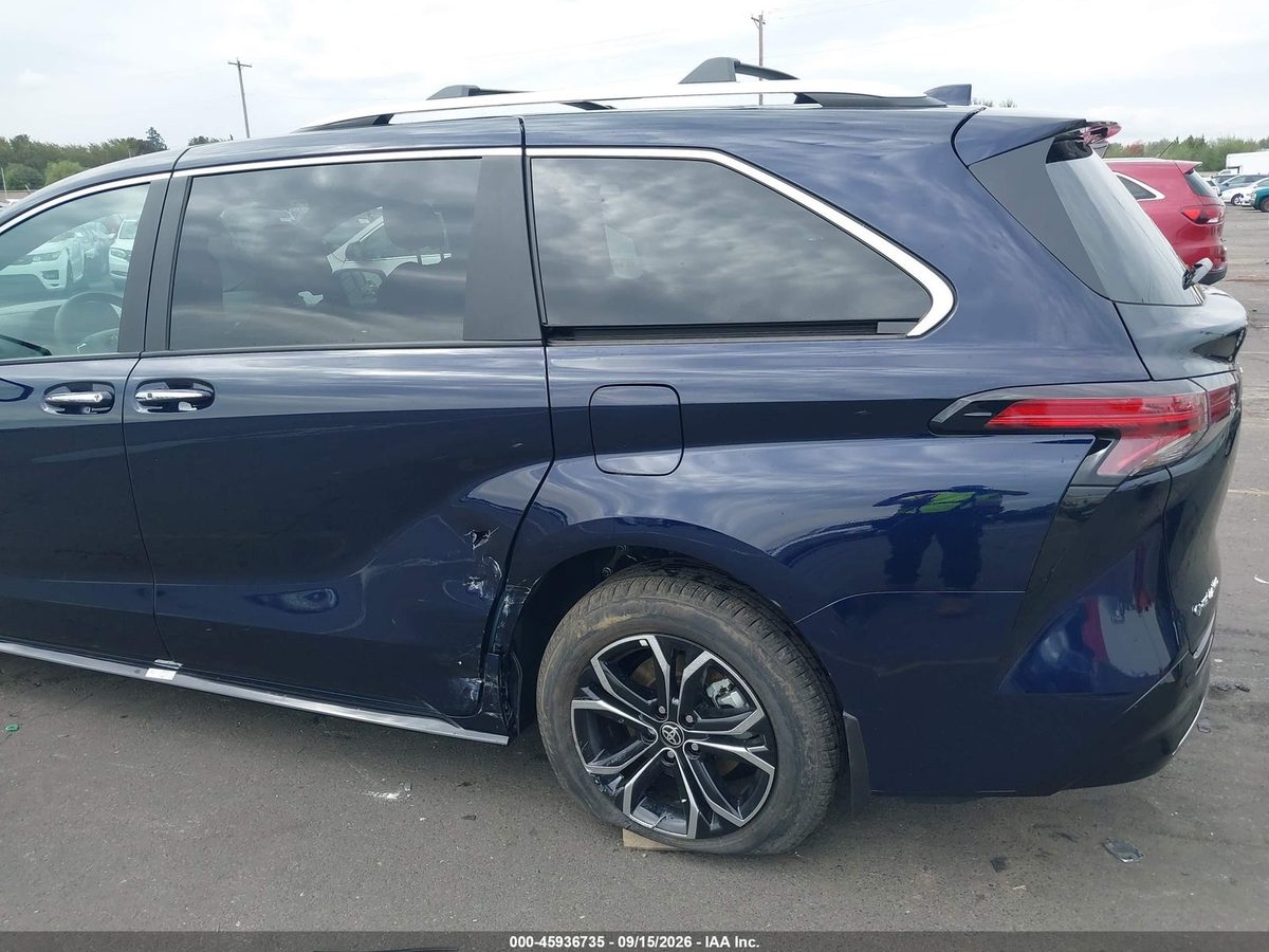 Toyota Sienna 2026 z USA — zdjęcie 6 z 17