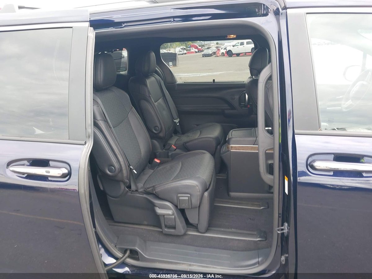 Toyota Sienna 2026 z USA — zdjęcie 8 z 17