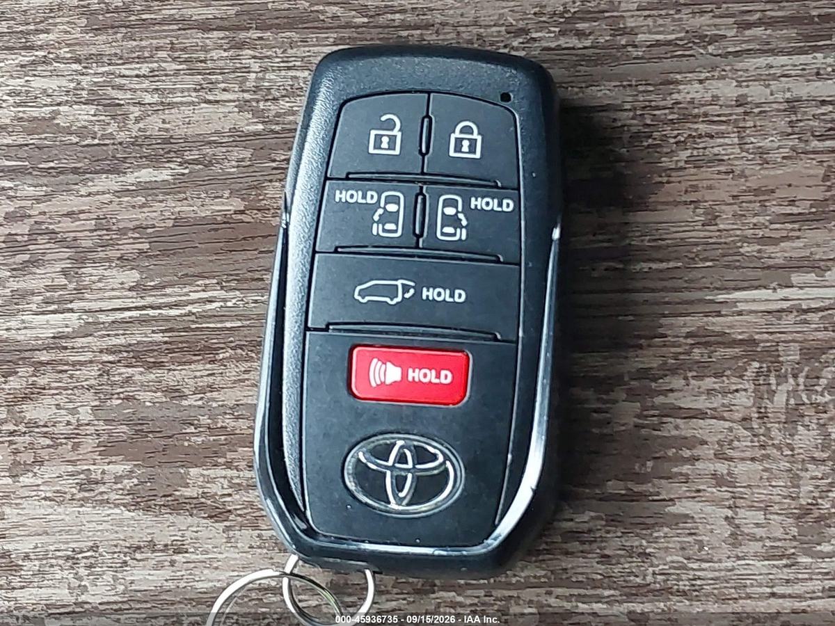 Toyota Sienna 2026 z USA — zdjęcie 10 z 17