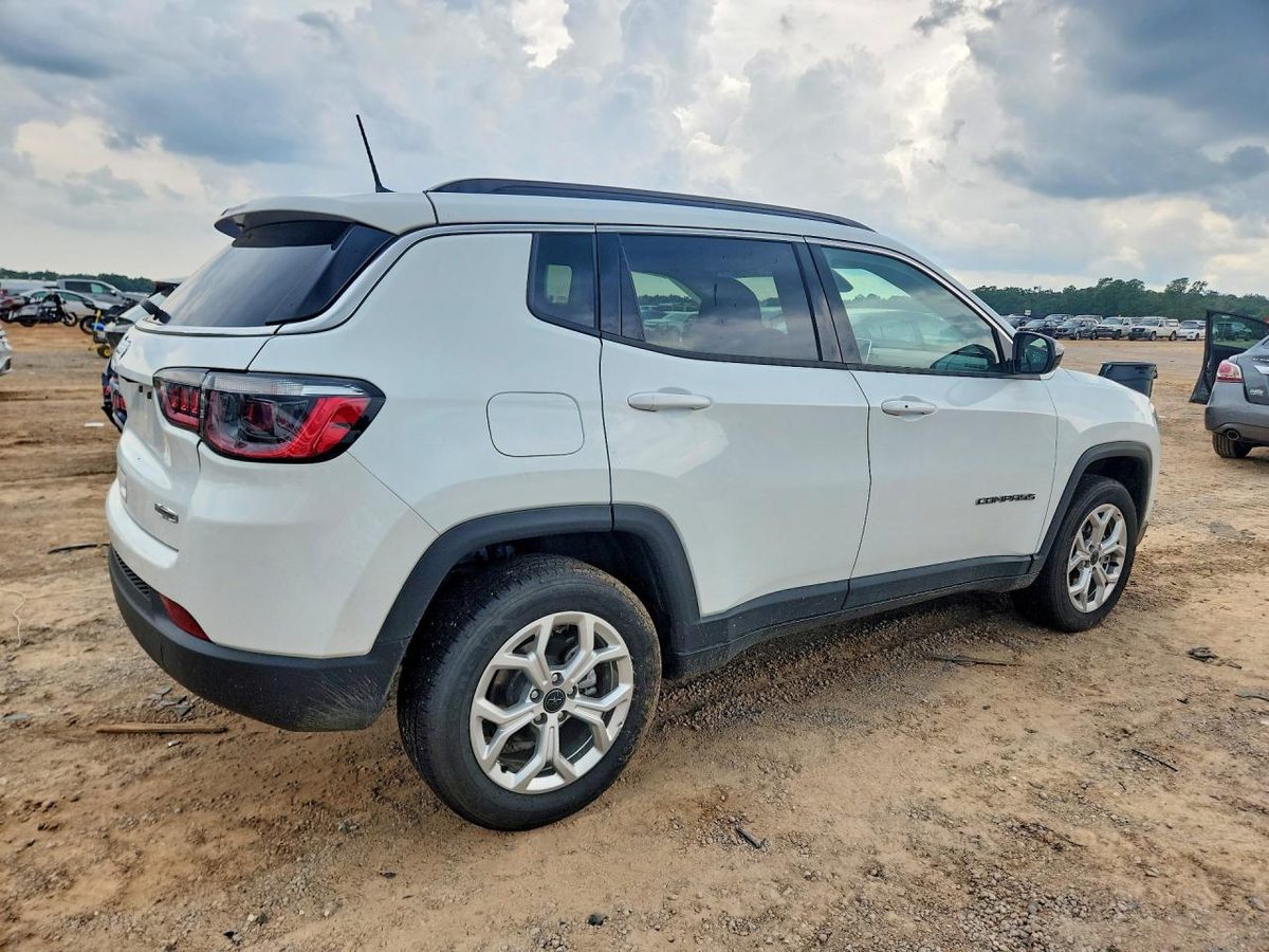 Jeep Compass 2025 z USA — zdjęcie 3 z 11