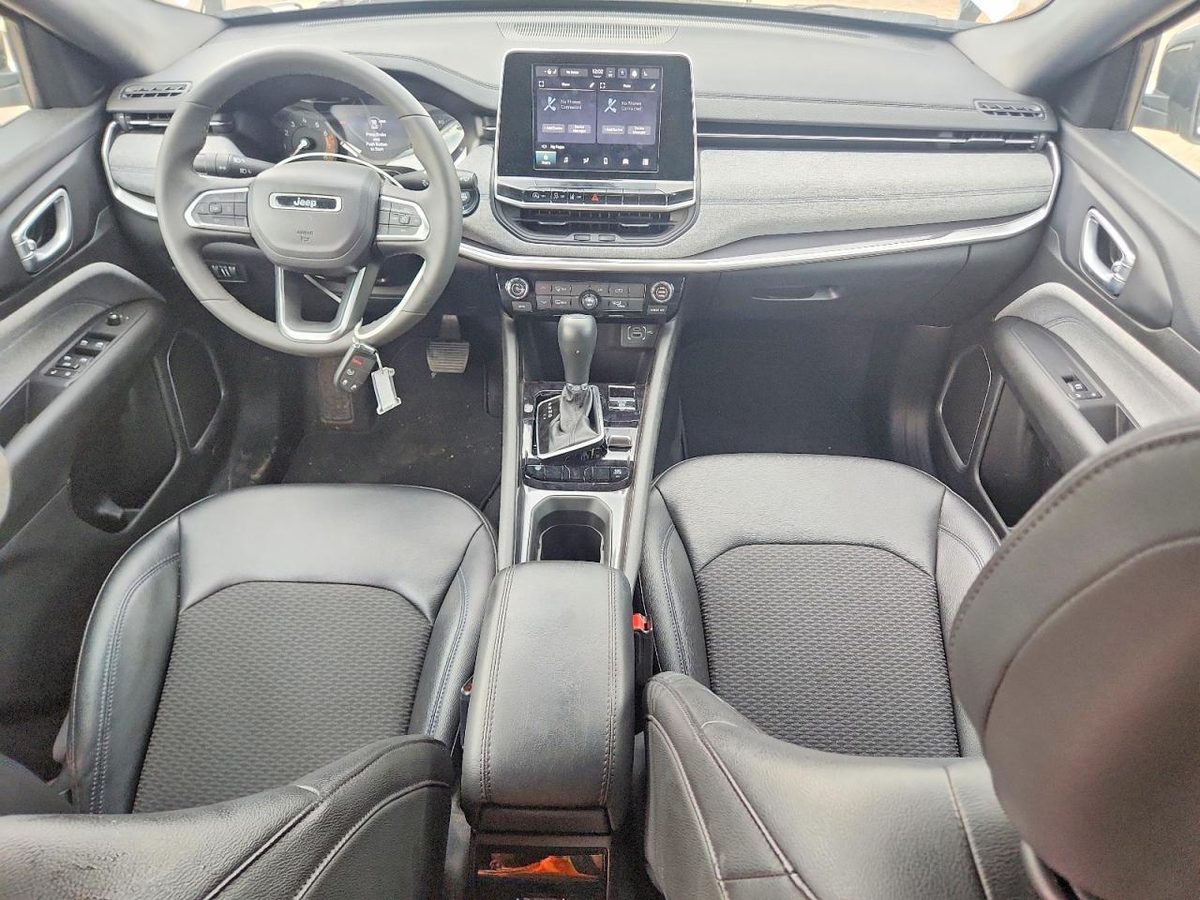 Jeep Compass 2025 z USA — zdjęcie 8 z 11