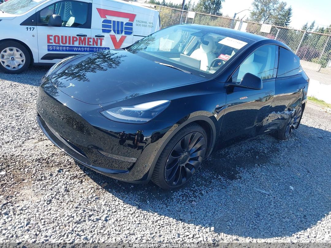 Tesla Model Y 2021 z USA — zdjęcie 2 z 18