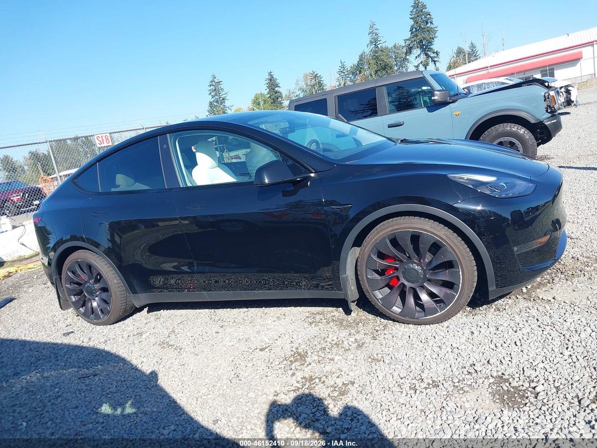 Tesla Model Y 2021 z USA — zdjęcie 12 z 18