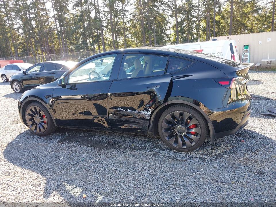 Tesla Model Y 2021 z USA — zdjęcie 13 z 18