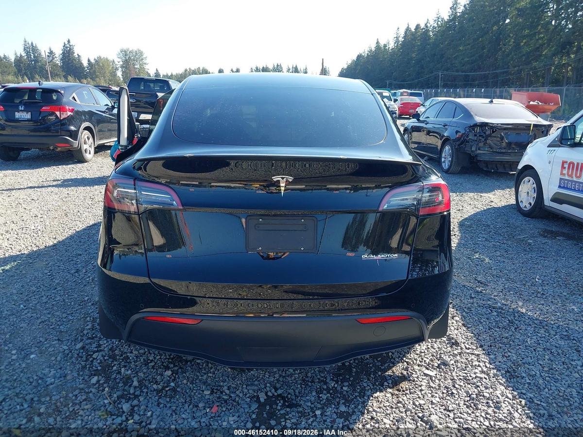 Tesla Model Y 2021 z USA — zdjęcie 14 z 18