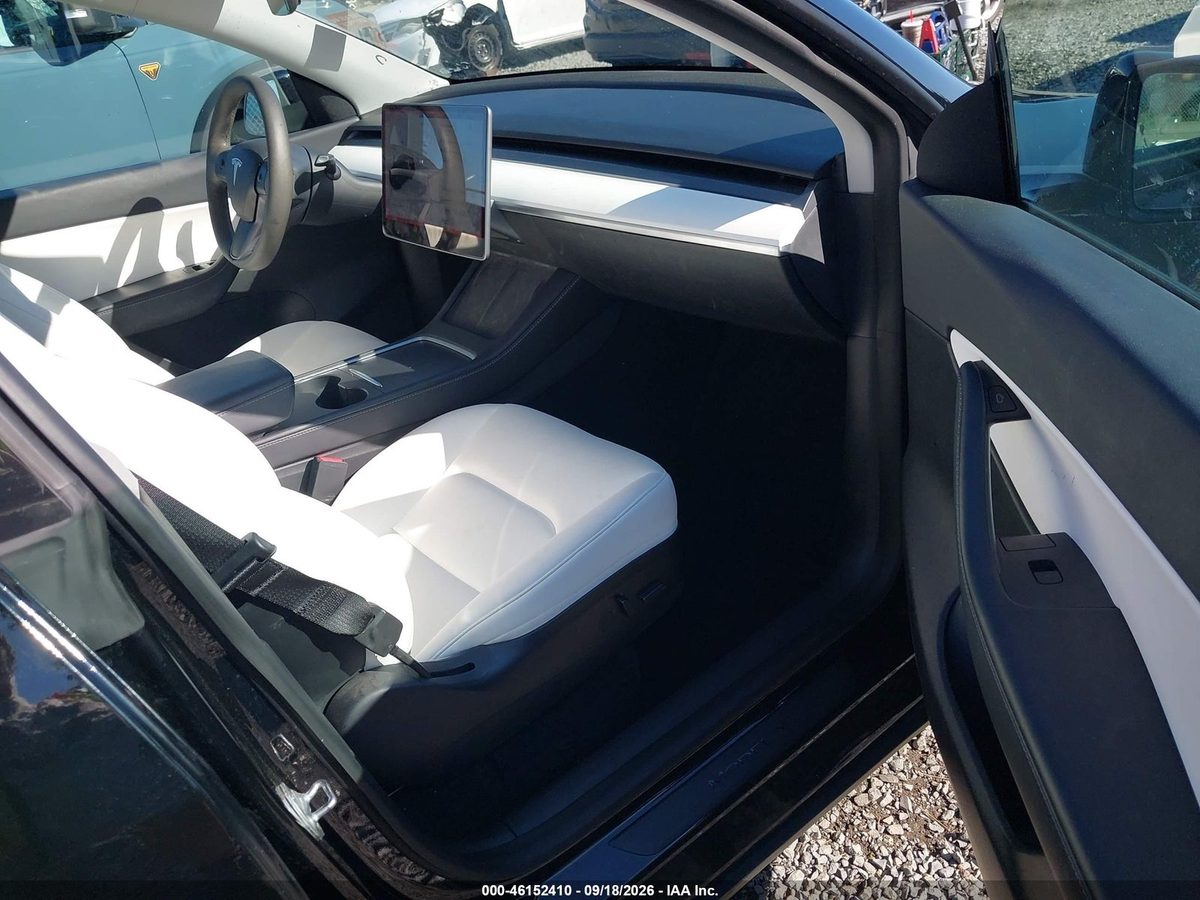 Tesla Model Y 2021 z USA — zdjęcie 17 z 18