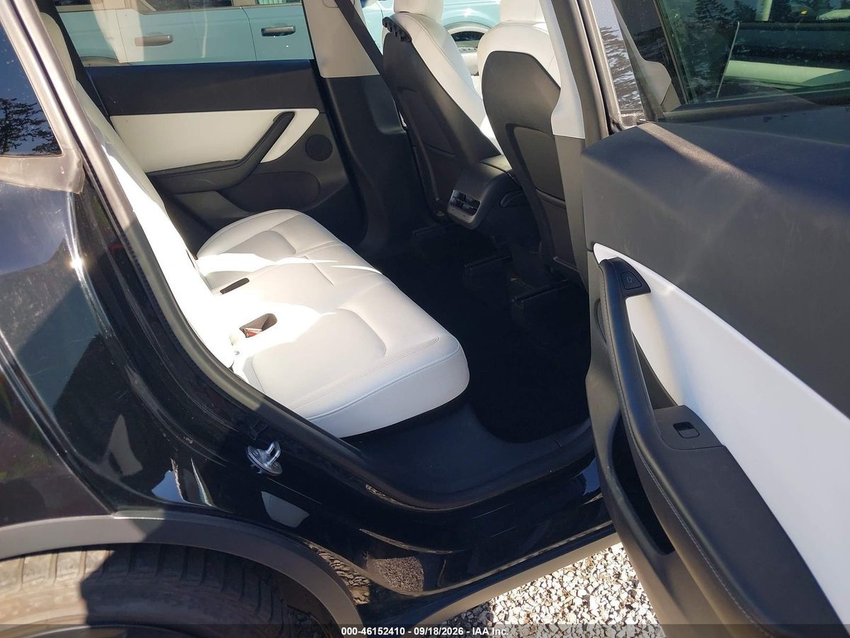 Tesla Model Y 2021 z USA — zdjęcie 18 z 18