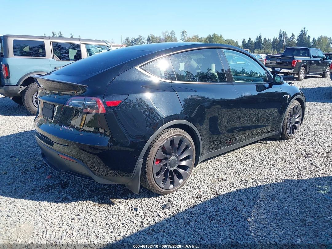 Tesla Model Y 2021 z USA — zdjęcie 4 z 18