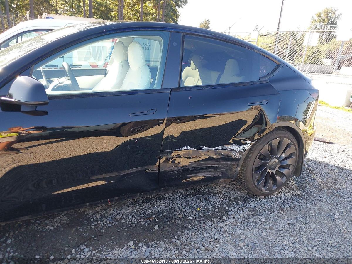 Tesla Model Y 2021 z USA — zdjęcie 6 z 18